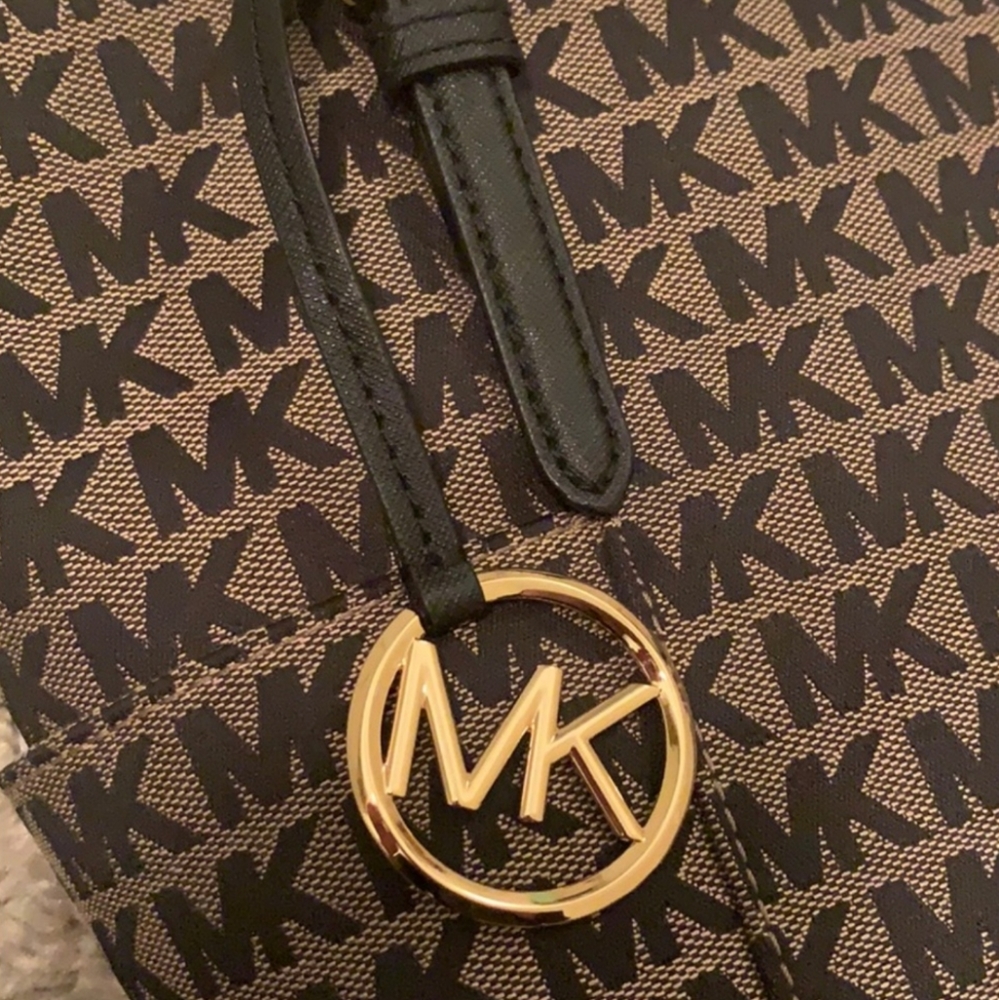 ***SOLD***Michael Kors Tote Handbag & Wallet - Picture 2 of 8
